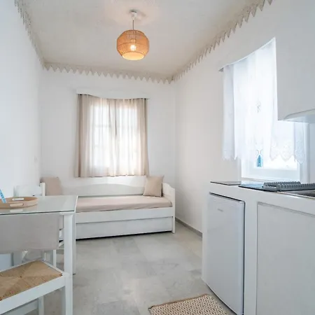 Maroulis Naxos Guest house 3*